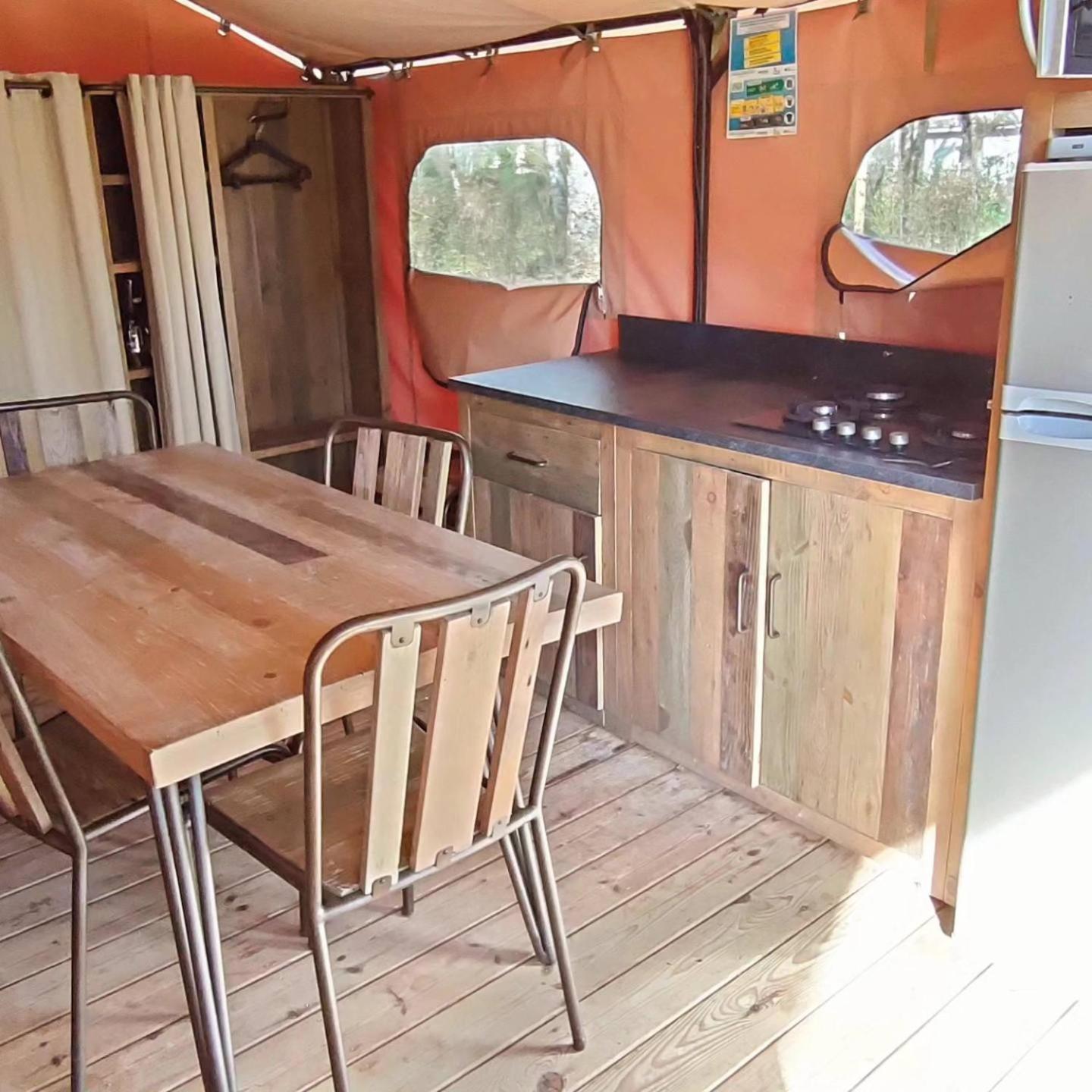 Camping Le Clos De La Lere Cayriech Экстерьер фото