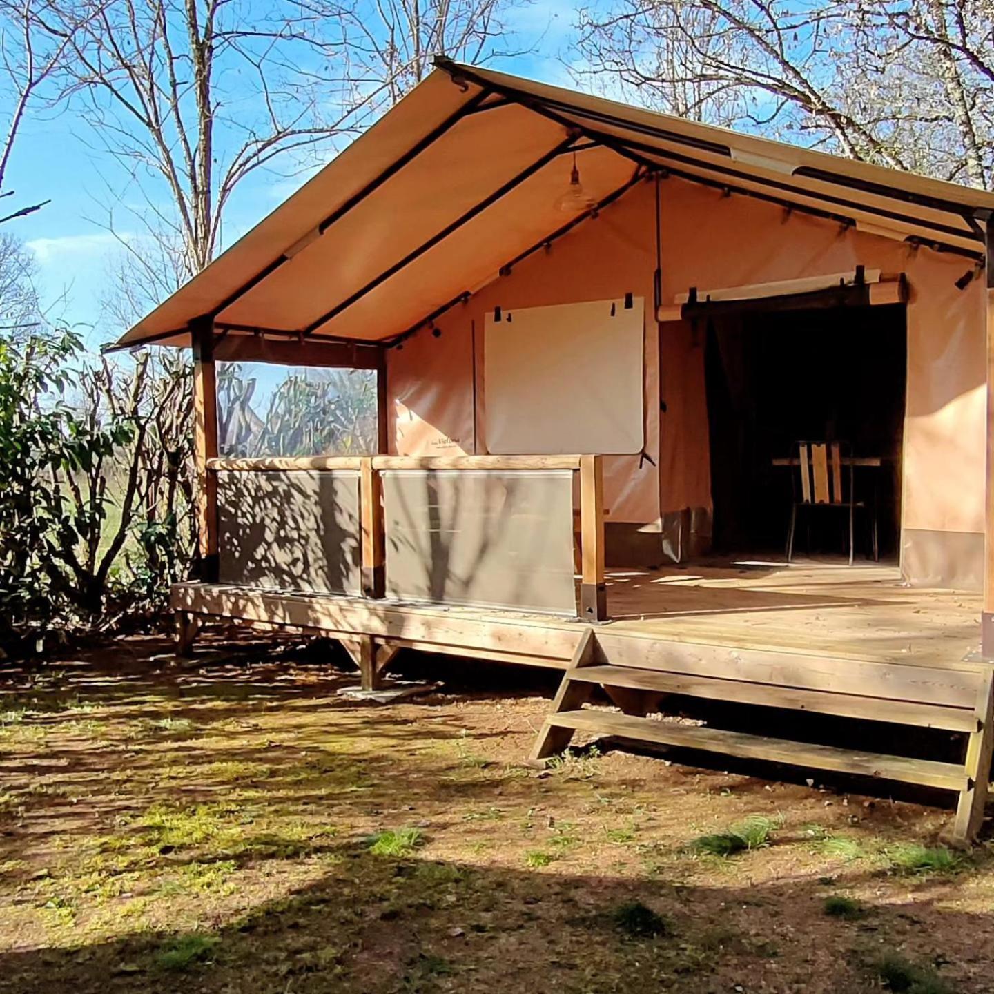Camping Le Clos De La Lere Cayriech Экстерьер фото
